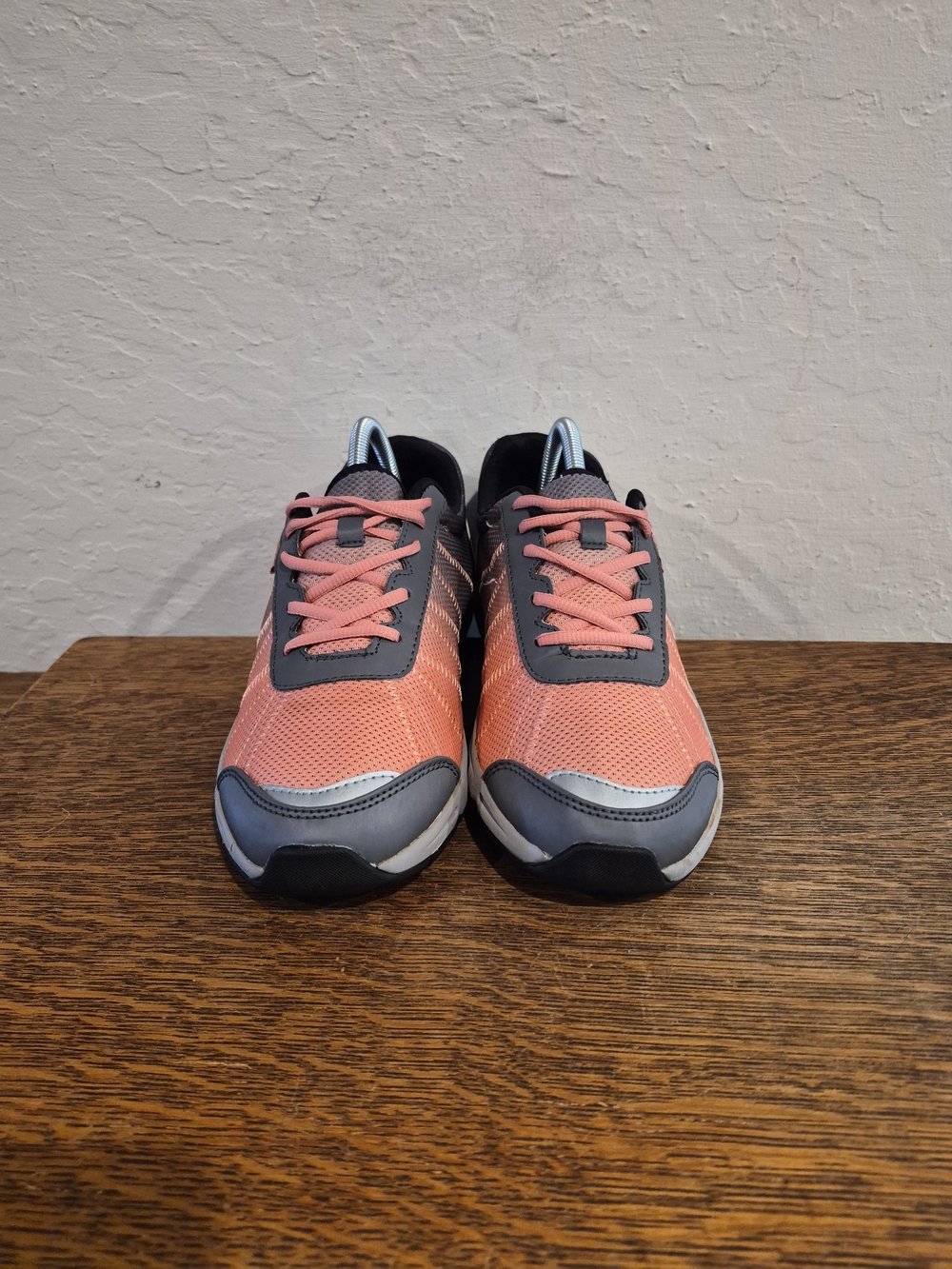 Vionic Alliance Orthotic Athletic Walking Sneakers
Women's Size US 9 - Picture 3 of 7